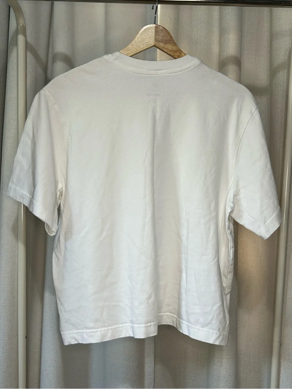 NIKE Women’s Sportswear Loose Short Sleeve Cropped T-Shirt - Medium